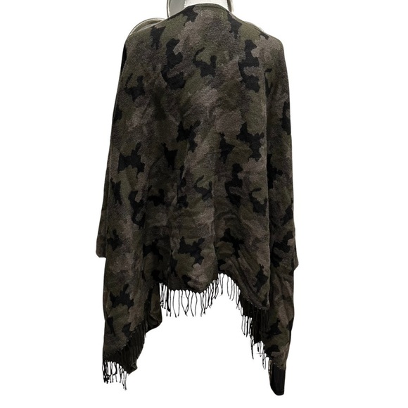 Lancioni 1973 Shawl Wrap Camoflauge Print Fringe Detail ONE SIZE FITS MOST - Picture 4 of 5